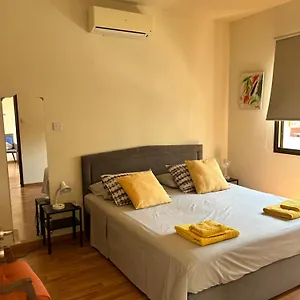 Extremely Comfy With Spacious Private Terrace 10min Walk To The & In Town Lárnaca